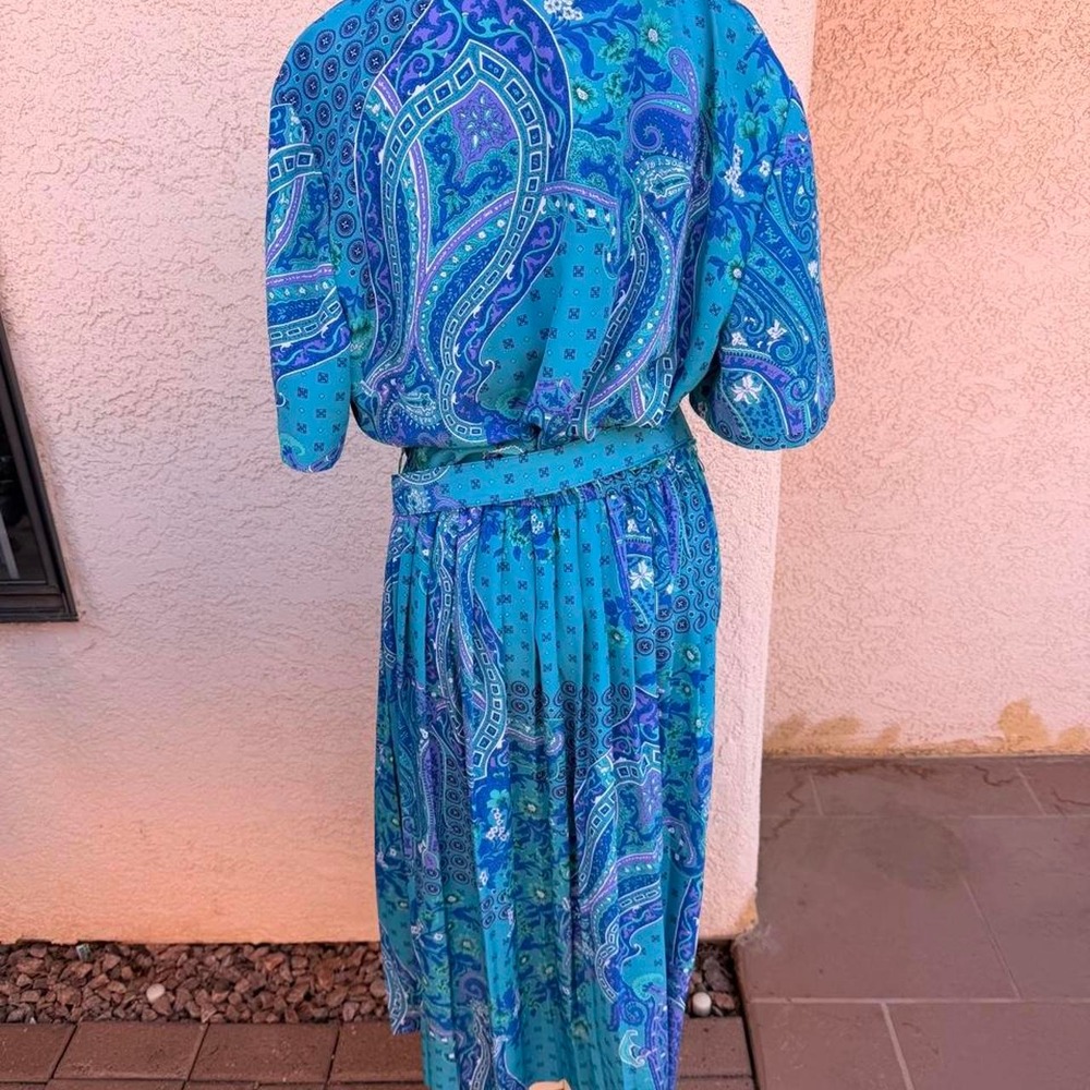 Leslie Fay blue paisley print midi dress with belt - Picture 5 of 8